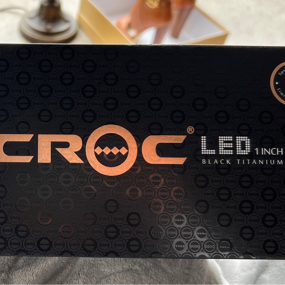 Croc LED 1 inch Black Titanium Flat Iron